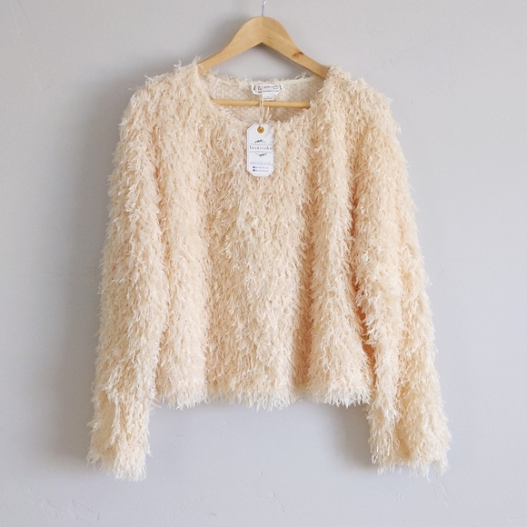 Love Riche Sweaters - 🆕🌿FUZZY FEATHER SWEATER🌿
